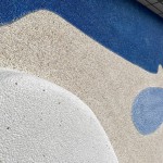 以銅線收邊，搭配各種顏色的抿石子，以不規(guī)則的形狀呈現(xiàn)每一個(gè)元素，並帶有一絲想像感。