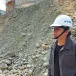 2021年春分之際，藝術家-王忠龍前往築願景基地尋找創(chuàng)作的原石。