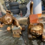 夕陽餘暉照映著臉部神情，透過自然的染色技法，用顏色去豐富、滿足想像。(圖為藝術(shù)品化學(xué)染色階段)