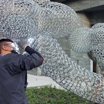 確認各物件定位的角度後，進行焊接讓藝術(shù)體慢慢拼湊完成。