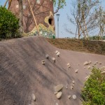 小朋友說像萬聖節(jié)派對上，有人變裝的小妖精；也有孩子說像日本動(dòng)漫──進(jìn)擊的巨人；有人則覺得像土撥鼠可愛地探出頭來，您覺得像甚麼呢？