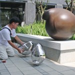 調(diào)整好父與子的親暱視角，做最後定位。