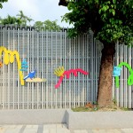 一起踏上這一座座充滿未知的奇幻山丘，一段冒險(xiǎn)旅程就要展開，臺(tái)灣特有長(zhǎng)鬃山羊、藍(lán)腹鷴、梅花鹿…各種小動(dòng)物們，等著您一探究竟！(圖為成功國(guó)小後門右側(cè))