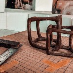 藝術(shù)品雛型如孩童般，在藝術(shù)家的拉拔、養(yǎng)育下，經(jīng)歷過成長、蛻變，一步一步將腦海中的藍(lán)圖實(shí)現(xiàn)成真。