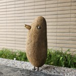 將這些原石創(chuàng)作成一隻隻逗趣、富有生命力的鳥兒，用藝術家的「鐵石心藏」展現(xiàn)每段故事的獨特之處。