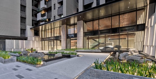 入口迎賓廣場(chǎng)    實(shí)景圖