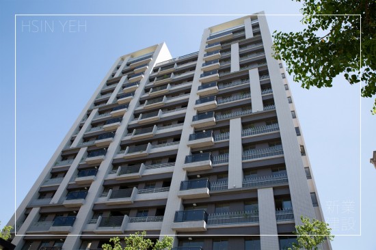 新業(yè)『自由居』歷經(jīng)1000多個(gè)晨起日落，這座東區(qū)的希冀，乘載著期盼與未來，於此，將展開『心』的所在。