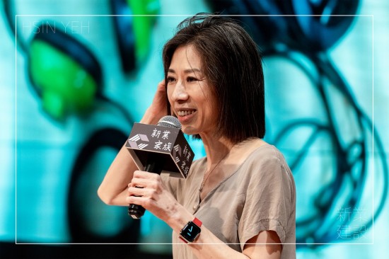 來自風(fēng)潮音樂的自然音樂製作人 ＃吳金黛，她參與製作的專輯曾獲12座金曲獎肯定，甚至兩度入圍美國葛萊美獎，引領(lǐng)臺灣「聆聽大自然聲音」的熱潮，致力於傳統(tǒng)音樂的保存與活化。