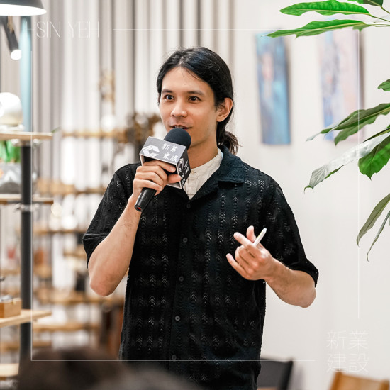 草木竹石的奇奇老師從一顆黃豆開啟味噌的故事，分享米麴在發(fā)酵中的關(guān)鍵角色，並延伸至甘酒的製作與風(fēng)味，理解食材背後的生命力與時間的藝術(shù)。