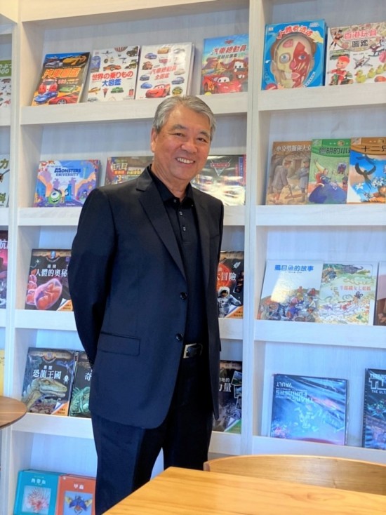 新業(yè)大家長穆椿松名譽(yù)董事長，於益品書屋分享：「由旅遊者角度－穿越日本史」講座。