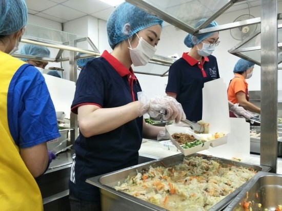 每份飯包都有需要注意的細(xì)節(jié)，飯菜的量會(huì)依照長(zhǎng)者需求給予，對(duì)每位長(zhǎng)者就如同自己的家人般呵護(hù)。