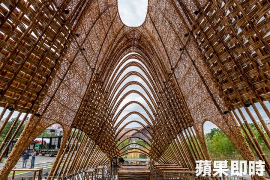 該案的竹編藝術(shù)，請到藝術(shù)家王文志來合作施工。業(yè)者提供