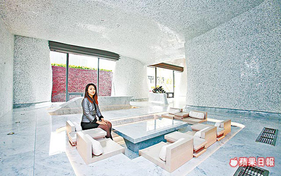 大廳成白色、弧形，具雲(yún)海意象。陳恒芳攝