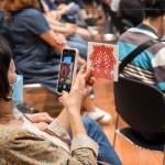 贈(zèng)予每一位來(lái)賓的作品小卡，其中的作品－「無(wú)花果」是楊士毅想起那些把花開(kāi)在自己心裡，卻將成果放在自己身邊的人，將這一份感謝送給大家。