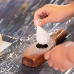 中部訂婚習俗，女方會製作狀元糕送給未來女婿，希望能行行出狀元，此為狀元糕的由來，本場活動帶著新業(yè)住戶親自動手搓揉，敲出美好滋味。