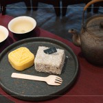 閒適的泡一杯茶，搭配來自 丘山茶 的綠豆糕、烏龍茶紅豆雪花糕，小口品嚐茶點(diǎn)與茶品在口中交織的變化，冉冉時光。