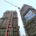 隨著時(shí)間的推進(jìn)，新業(yè)大塊藏硯的高度逐步提升，塔吊高聳入雲(yún)，新業(yè)職人團(tuán)隊(duì)持續(xù)的努力，期許能順利迎來(lái)交屋之期。