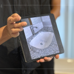 因應(yīng)不同的格局規(guī)劃，一一找尋適合且舒心的衛(wèi)浴設(shè)備，無論是面盆的深淺、弧度及材質(zhì)皆是選品時的考量要點。