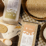 2025新業(yè)一畝田，延續(xù)臺(tái)農(nóng)71號(hào)香米，今年特別選用健康糙米，保留麩皮與胚芽，富含膳食纖維與維生素B群，將這份純樸心意分享給新業(yè)家人們。