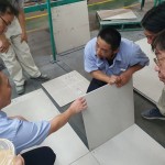 不論磁磚的用途是鋪地、上牆，或?qū)﹃?yáng)光及風(fēng)雨首當(dāng)其衝的建築外牆，所需要的吸水率、抗拉力、抗酸鹼性等層面都需要具備一定的能力，方可為居家安全帶來(lái)安心的作用。