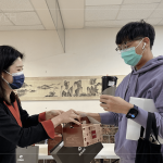 會(huì)議開始前致上專屬伴手禮及餐盒，感謝在百忙之中的抽空參與。