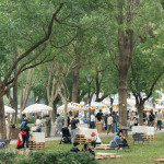 相約新業(yè)家人好友們，漫步在都會(huì)中的森林市集，悠悠地吃著小食、靜靜地聽著樂曲、慢慢地分享日常美好。