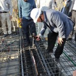 鋼筋安好灑酒敬天地，盼新業(yè)宜家未來興旺，大吉大利！