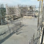 混凝土澆置完成！在建築結(jié)構(gòu)體的成形過程中，需投入大量的心力與時(shí)間成本，但新業(yè)職人建築團(tuán)隊(duì)更重視家的安全，您的幸福未來由新業(yè)來守護(hù)。