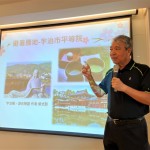 新業(yè)建設(shè)穆椿松名譽(yù)董事長，講座當(dāng)天彷彿化身為「說書先生」，帶領(lǐng)大家穿越時空進(jìn)入日本武士時代。