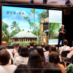 藉由藝術(shù)家的視角，探索各國的歷史、地理、建築、人文、藝術(shù)，更了解當(dāng)?shù)氐娘L(fēng)俗民情，並挖掘到獨(dú)特的面相。