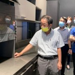 新業(yè)卓勝隆董事長(zhǎng)帶領(lǐng)職人團(tuán)隊(duì)廚具選品，除了外觀的整體適配性，材質(zhì)是否不易沾附油汙、易於清理；動(dòng)線流暢、備料及下廚的檯面寬廣，發(fā)揮廚藝一氣呵成，是新業(yè)職人所追求的餐廚美學(xué)。