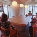 閱讀室裡，以活動式椅面取代傳統(tǒng)坐椅的僵硬感，為每一次的乘坐，加入靈活性與活潑度，輕微的晃動讓人聯(lián)想到在樹下盪鞦韆的時光。