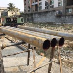 深入地質(zhì)的秘密武器，就是一旁陳列的一支支探鑽用管！ 