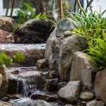 豐富綠樹(shù)、草花、水景層層將建築圍繞，就像是城市中的後花園一般，讓綠意填滿生活中，享受芬多精，感受森林療癒。