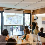 再度與手感職人 #京好手作 合作，分享青花瓷的歷史，始於中國(guó)唐朝，成熟於元朝，尤其以『景德鎮(zhèn)』為代表，於明朝瓷器成為主流。