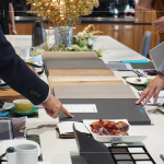 嚴(yán)選合宜的廚具板材，規(guī)劃合適、匹配的物件，擁有多變紋路及色澤，激發(fā)更多的想像空間。