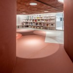 讓孩子迫不及待追、跑、跳的多元化空間，添了幾許來自童話書的書香氣息。