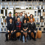 大雅廚具 楊素真董娘(右二) 特別現(xiàn)身並熱請款待與 新業(yè)建設(shè)創(chuàng)辦人 穆椿松先生 (左二)及部門主管一同合影。