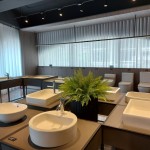 形形色色的典雅款式，透過水柱的流動，從洗手、洗臉又不輕意濺濕石材檯面，開啟美好的一天。