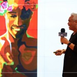 藝術(shù)家以自身作品、國家風(fēng)景、人文藝術(shù)等照片，視覺搶眼又震撼，新業(yè)家族們紛紛拿起手機(jī)記錄這美好的片刻。