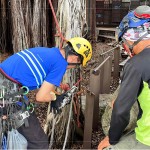 每次的攀登任務(wù)需慎重且仔細，搭配上同伴的協(xié)助，才能安全攀登，準確執(zhí)行。