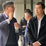 新業(yè)建設(shè) 蕭智夫 建築師(左一)與同業(yè)先進(jìn)們分享設(shè)計(jì)想法，以機(jī)能為先，優(yōu)雅為心，以現(xiàn)代建築為語(yǔ)彙，著重建築線條與虛實(shí)進(jìn)退間的比例。