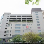 位於竹北享平方商場(chǎng)的百老匯影城，為竹北第一座『五星級(jí)電影院』，舒適影音體驗(yàn)，為當(dāng)天的賓客帶來(lái)極致的享受。