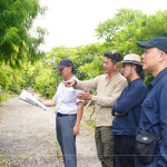 試著從不同方向觀(guān)察樹(shù)的姿態(tài)，擇樹(shù)考量的各層面，任何角度希望達(dá)到美的平衡。