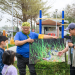 一張張筏子溪生態(tài)實(shí)景圖，透過荒野保護(hù)協(xié)會(huì)生動(dòng)的解說，讓家長(zhǎng)和小朋友對(duì)生物有更進(jìn)一步的認(rèn)識(shí)，也見識(shí)到生態(tài)系統(tǒng)中的食物鏈。