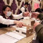 守護未來家園的堡壘－物管團隊，協(xié)助住戶共同完成報到手續(xù)，感受這份成家入厝的幸福喜悅。