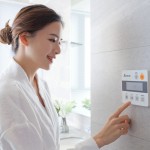 喜歡在晨起時(shí)藉由泡澡喚醒交感神經(jīng)，抑或是將花灑打開將一整天的疲憊隨著水花沖散？將暖風(fēng)機(jī)調(diào)到自己偏好的溫度，緩和冷與暖的交界，帶來舒適又舒心的沐浴時(shí)光。