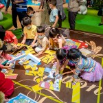 有趣又益智的拼圖互動遊戲，考驗(yàn)每位小探險家的反應(yīng)力與觀察力，夥伴們一起合力完成這片散落的邀請函。