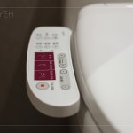 配有智慧馬桶，在寒冷的天氣有座溫調(diào)節(jié)舒適，守護(hù)家人嬌嫩的肌膚。