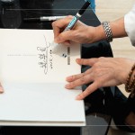 新業(yè)手札筆記本，搭配講師親筆簽名，作為當天互動禮，贈與一份特別的祝福。